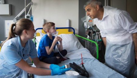 The mayor of London announced his proposals at Great Ormond Street Hospital where he visited children who are being treated for respiratory problems exacerbated by poor air quality (Image: S. Rousseau/PA)