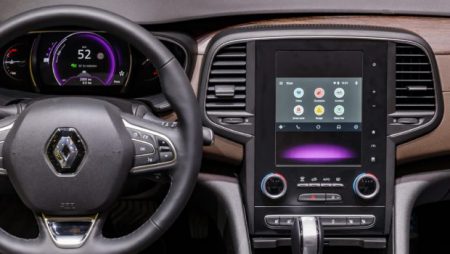 Renault partners with Waze to enhance driver’s experience