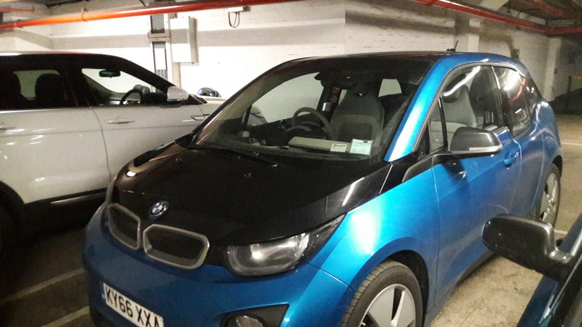 Charging the i3 in the Novotel car park (Image: T. Larkum)