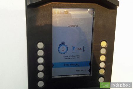 Rapid charger status screen during charging (Image: T. Larkum)