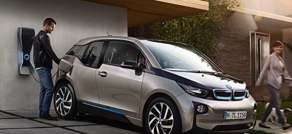 Charging a BMW i3 on the drive (Image: BMW)